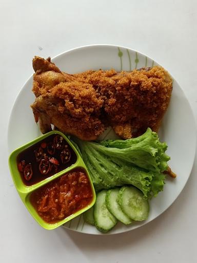 AYAM GORENG SERUNDENG KANTIN M37