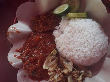 AYAM PENYET COMAL