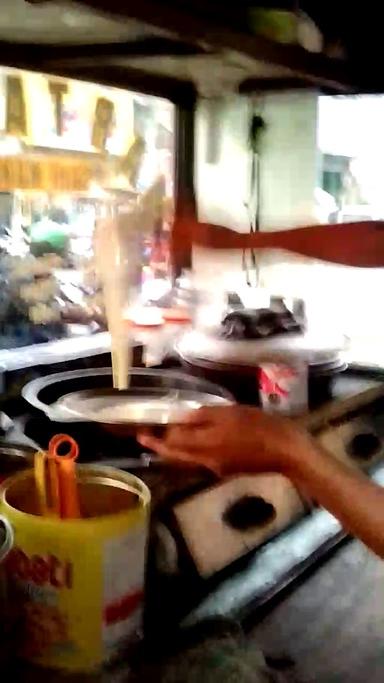 MARTABAK MANIS KALIPAH APO 93 SILIWANGI BANDUNG