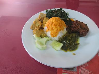 RUMAH MAKAN PADANG TANPA NAMA