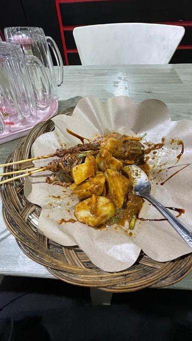 SATE AYAM MADURA CAK KIRNO