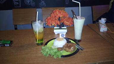 RUN'S CAFFE DEMANGSARI