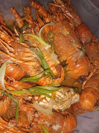 YUNI MENGANTI SEAFOOD