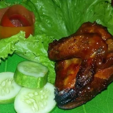 AYAM PENYET DEPAN SMUNSA