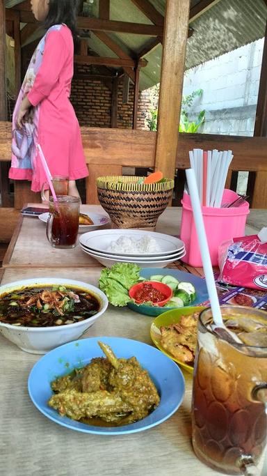 RUMAH MAKAN SAUNG BETAWI BEDA RASA