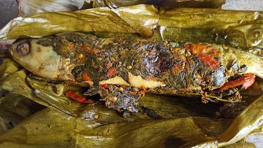 RUMAH MKAN PEPES IKAN MAS, BPK SALEH