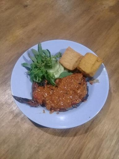 WARUNG PECEL LELE & AYAM BAKAR CAK ROFA