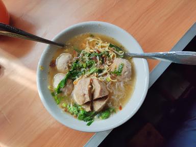 BAKSO DAN MIE AYAM PAKDHE