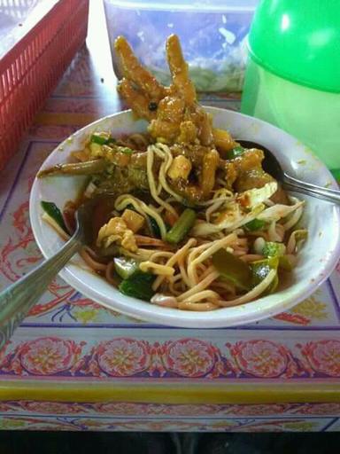 MIE AYAM CEKER,CEKER PEDAS PAK DWE