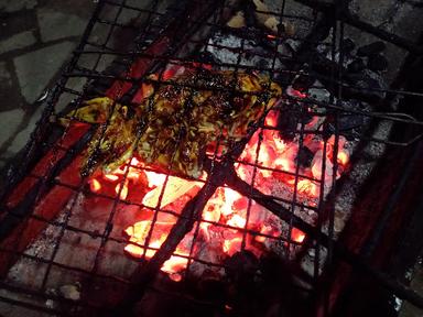 NASI UDUK DAN AYAM BAKAR JOUSAN