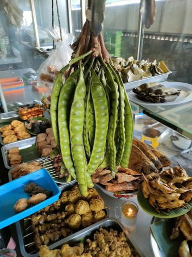 RUMAH MAKAN RENCONG BANJARAN