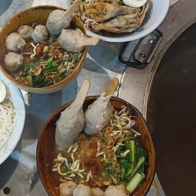 BAKSO & PECEL LELE MASYANTO