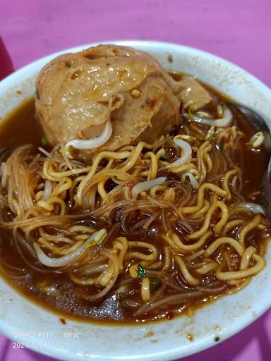 MIE AYAM BAKSO SYANTIK