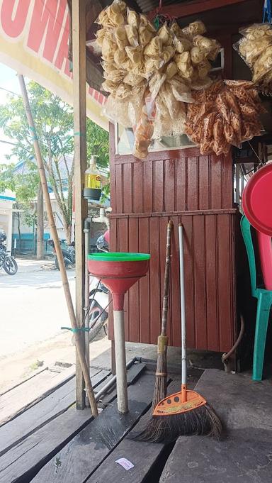 WARUNG SOTO RAWON DAN LALAPAN GUNUNG EMPAT