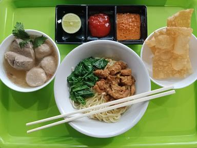 BAKSO DAN MIE AYAM LIPUTAN