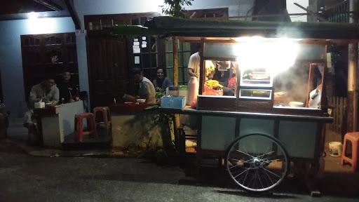 MIE AYAM BAKSO & PANGSIT TERAS RUMAH PAK FADHIL