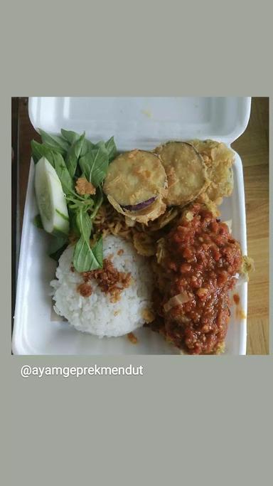 AYAM GEPREK MENDUT