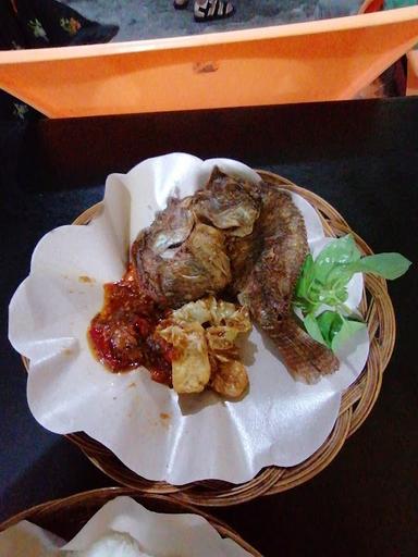 AYAM PENYET LODOYO