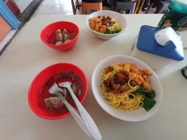 BAKSO & MIE AYAM GANGSAR