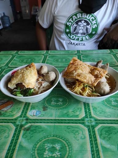 BAKSO MIE PANGSIT SOLO SPESIAL B.D.S