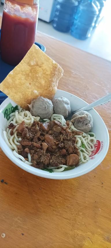 PANGSIT MIE AYAM BAKSO SOLO