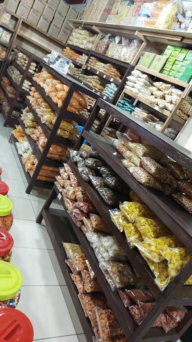 RUMAH ANEKA KUE (PUSAT ANEKA SNACK DAN BLACKFOREST BALIKPAPAN)