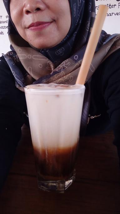 KEDAI KOPI HITAM MANIS