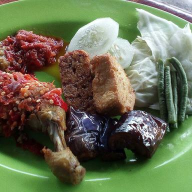 AYAM PENYET SAKOR