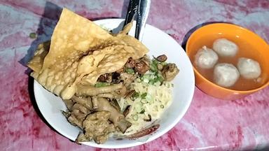 BAKSO & MIE AYAM GAJAH MUNGKUR 1 PAKLEK SUMINO