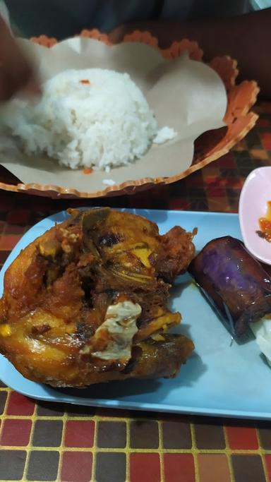 BEBEK GORENG SAMBEL KOREK