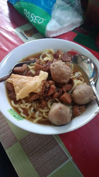 BAKSO MIE AYAM PAK UNYIL CAH SOLO