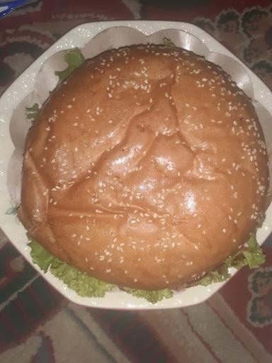 BURGER CCUUZZ