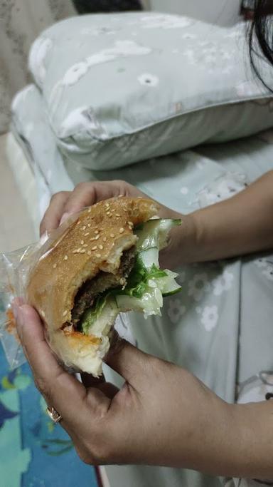 BURGER CCUUZZ