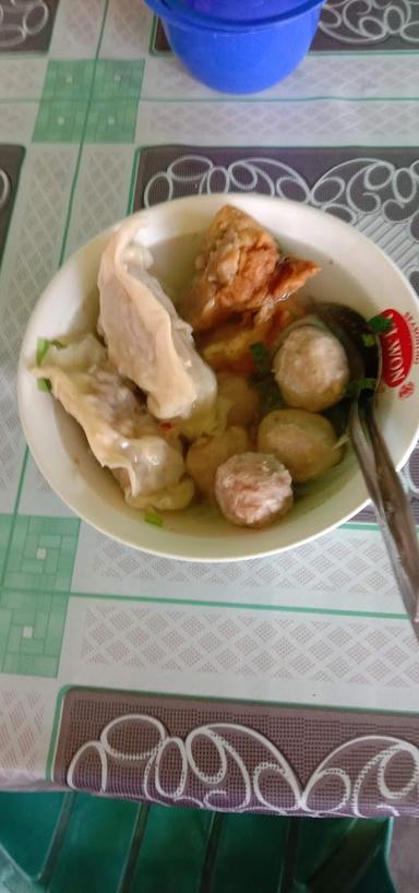 BAKSO DAN MIE AYAM BU AAZ