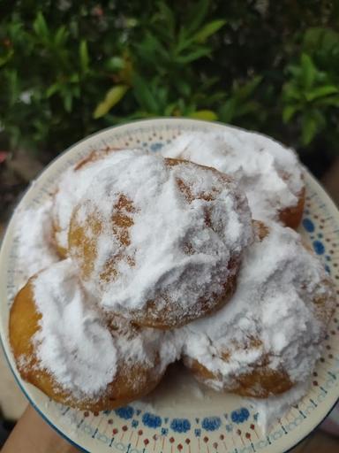 DONAT TIGA PUTRI KEMANGSEN