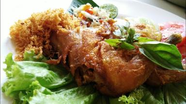 AYAM PENGKOLAN