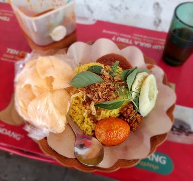 NASI KUNING DAN BUBUR AYAM IBU NENI