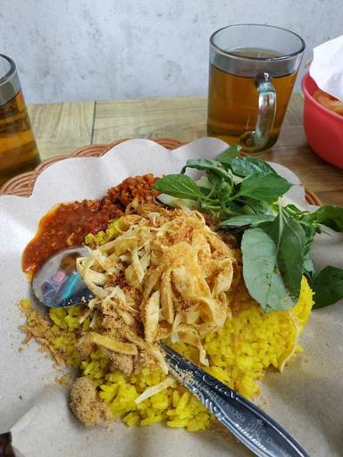 NASI KUNING DAN BUBUR AYAM IBU NENI