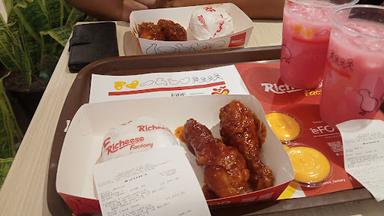 RICHEESE FACTORY BUAH BATU SQUARE