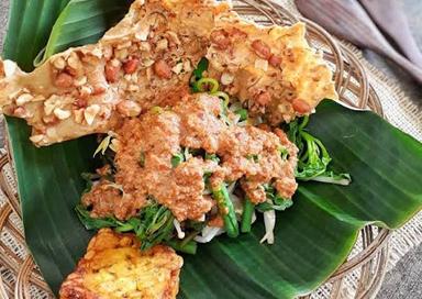 NASI PECEL MADIUN BU TRIS, MELONG