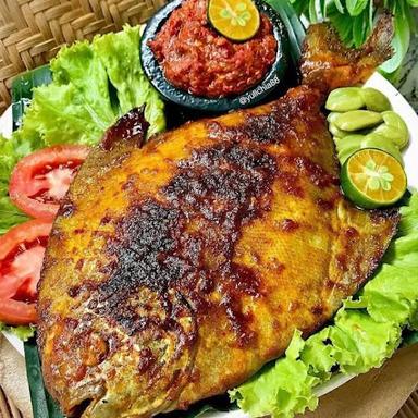 NASI PECEL MADIUN BU TRIS, MELONG