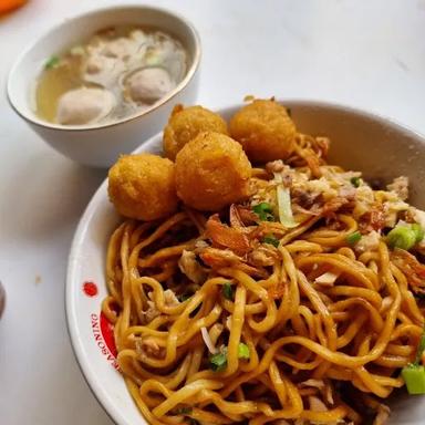 RUMAH MAKAN BASO SAPI PANGHEGAR