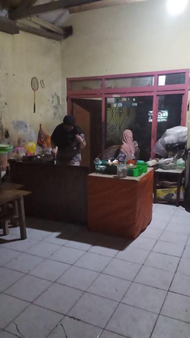 WARUNG SEBLAK MA ENENG