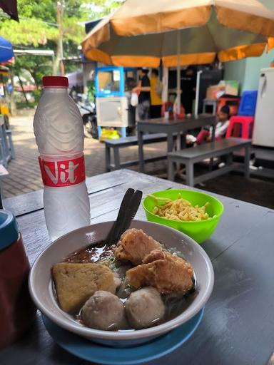 BIHUN BAKSO TAHU SIOMAY MAS YONO