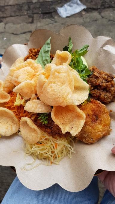 NASI KUNING IBU IMAS CIHAPIT