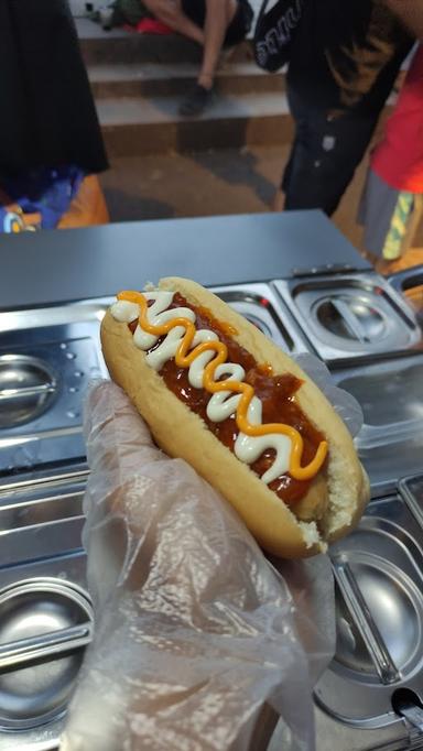 ONEBUCKS CHILI HOTDOG