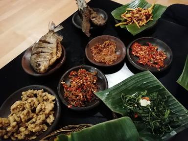 WAROENG SPESIAL SAMBAL SS BAWEAN