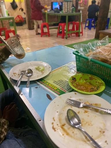 NASI GORENG & BAKMI RIZKY