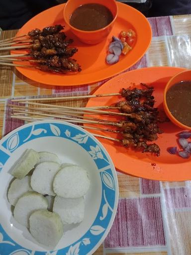 SATE AYAM DAN KELINCI MANTEB