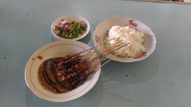 SATE AYAM DAN KELINCI MANTEB